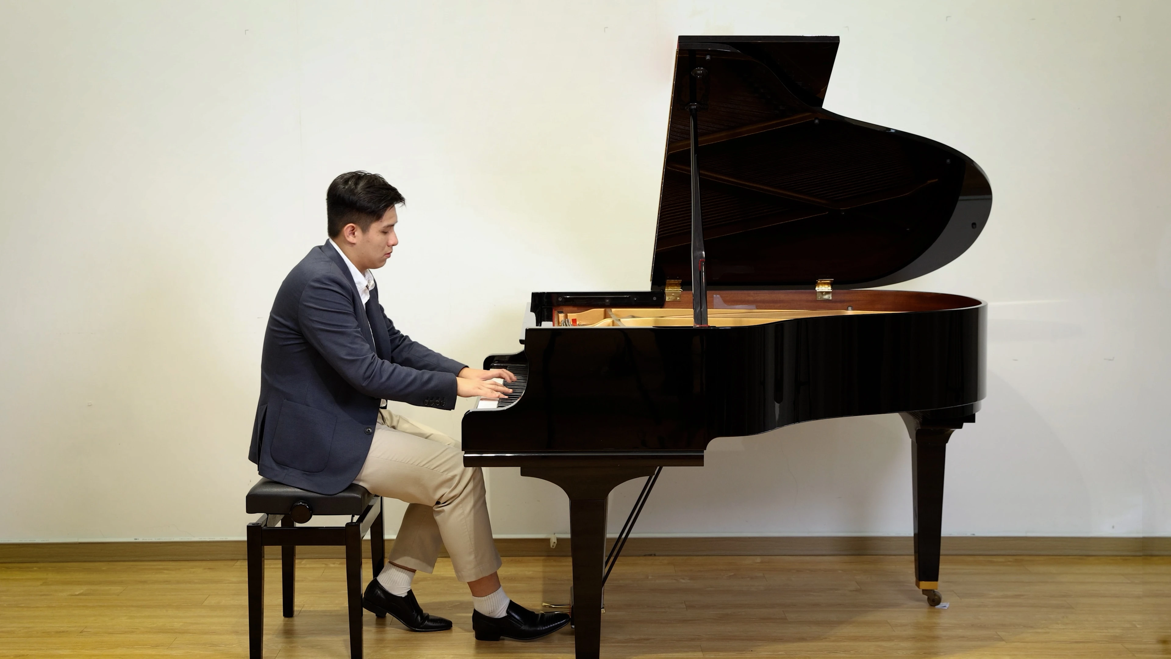 One Step Closer - mini piano MV