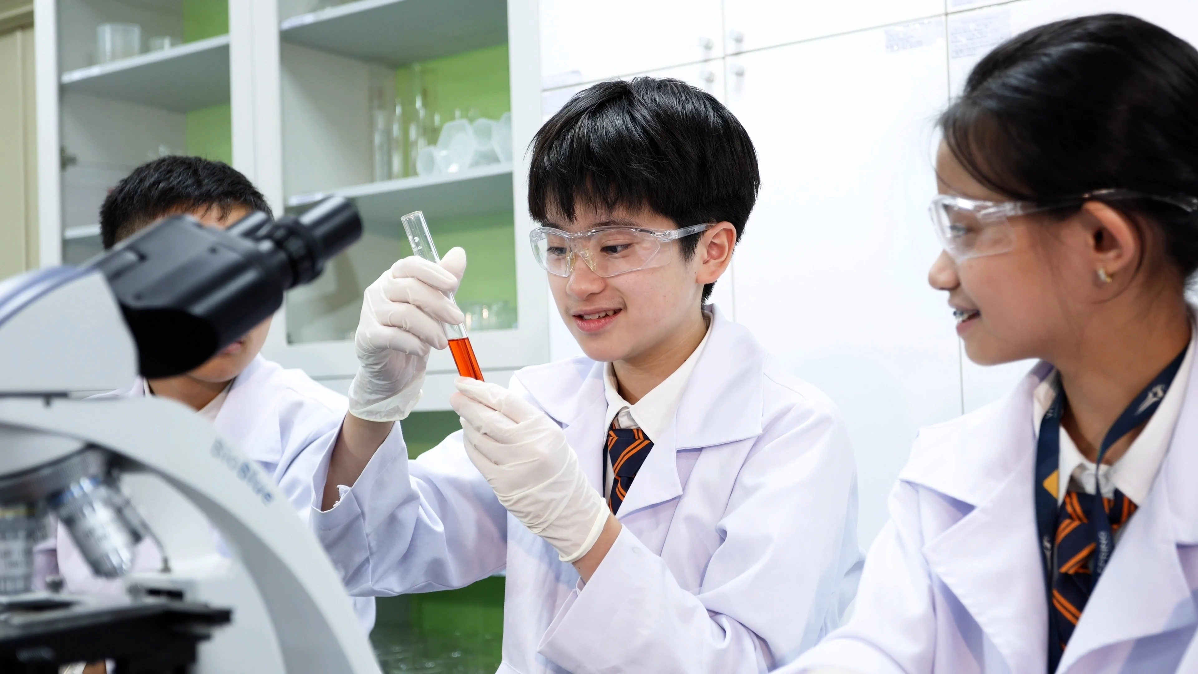 Một ngày của học sinh lớp 6 - phim ngắn theo đơn đặt hàng