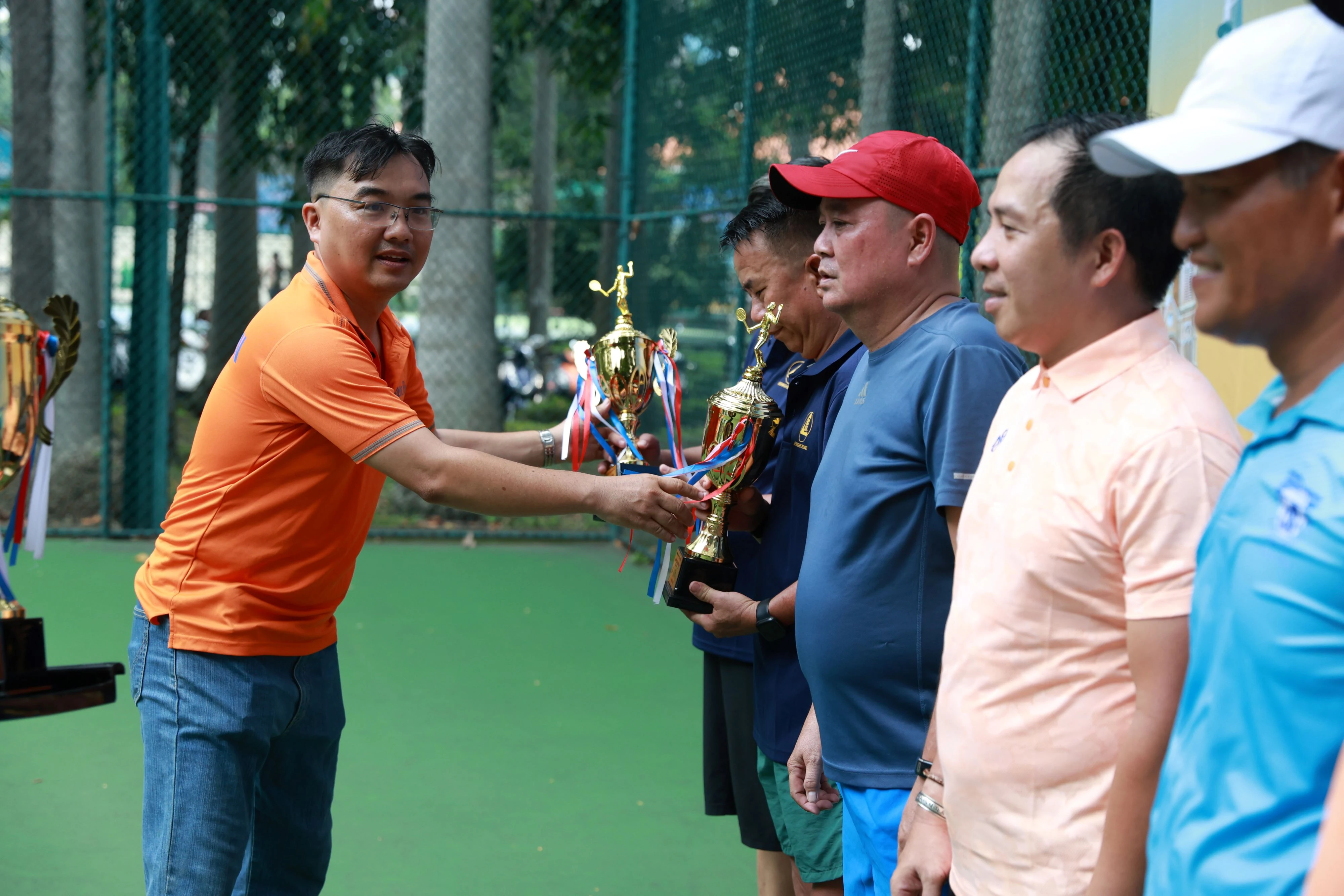 Hình ảnh hội thao tại sân tennis