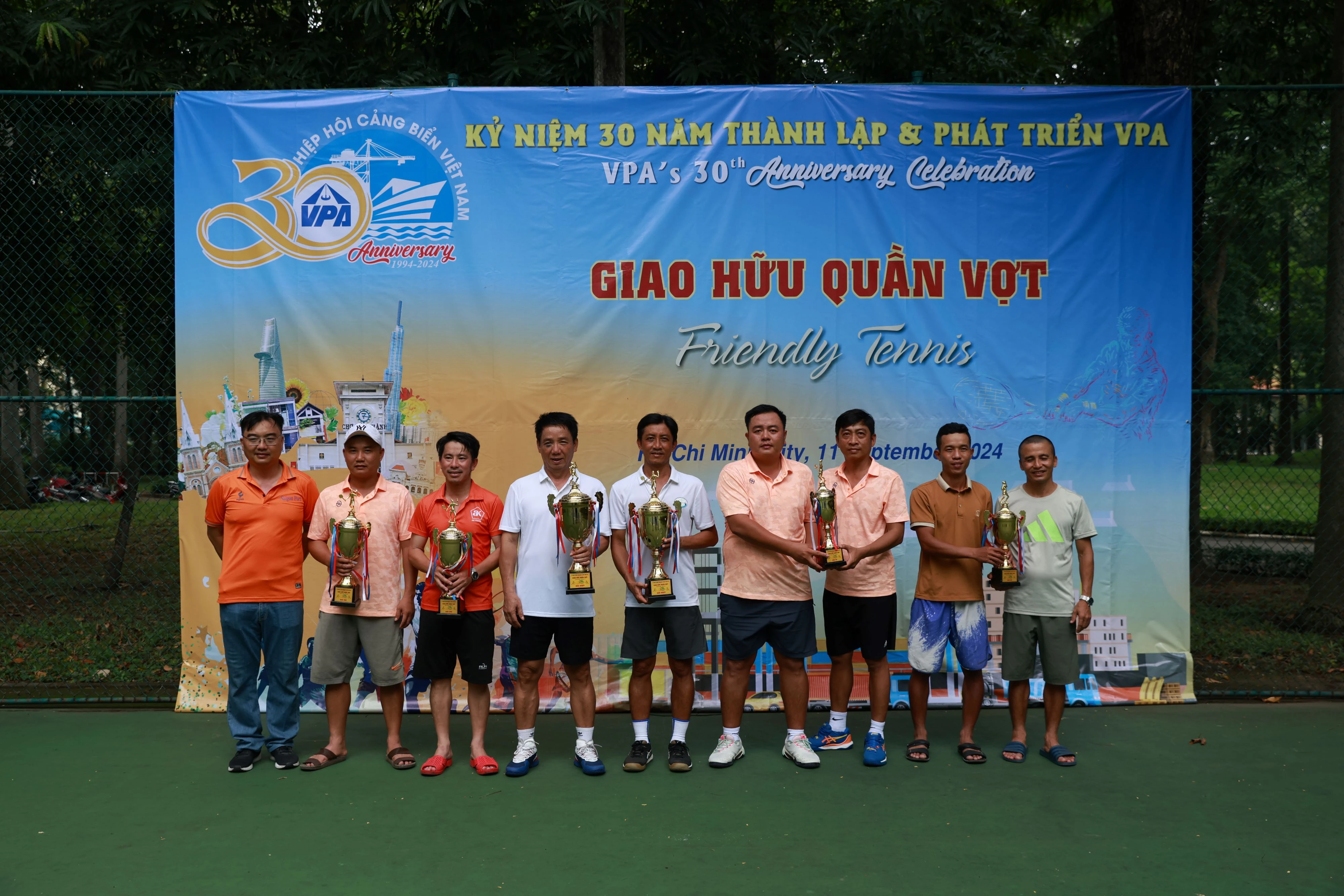 Hình ảnh hội thao tại sân tennis